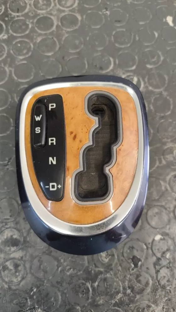 Панел около скоростен лост светъл махагон за Mercedes W220
