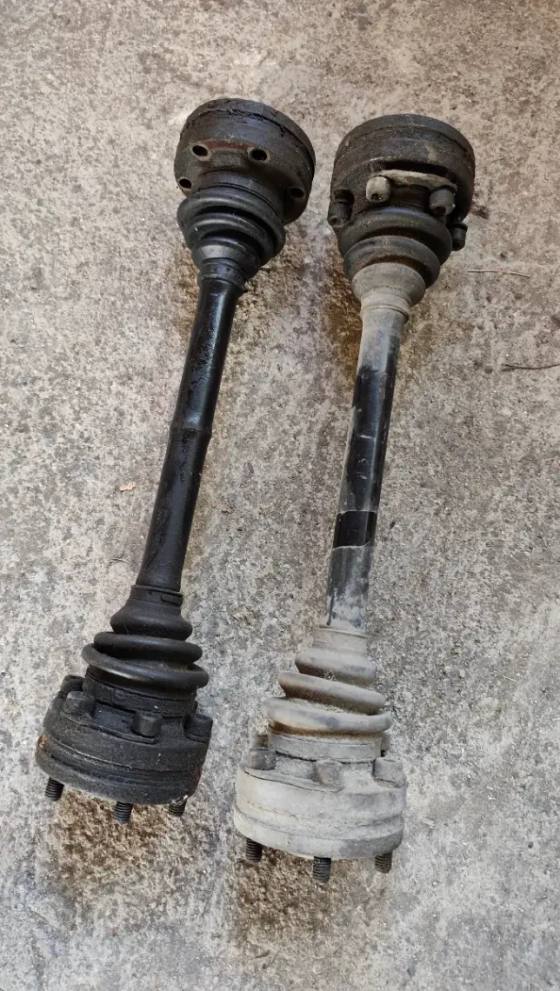 Комплект полуоски с карета за BMW E34 (2 бр.)