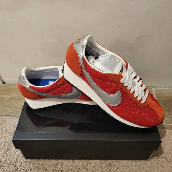 Нови маратонки Nike ретро модел червени със сребристо, номер 40