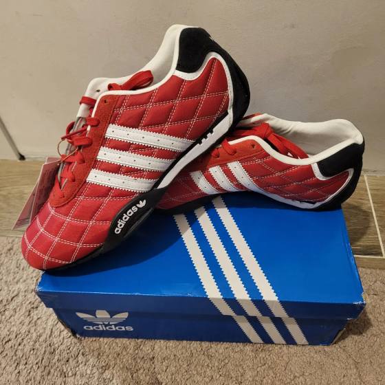 Нови маратонки Adidas Originals с етикет и кутия
